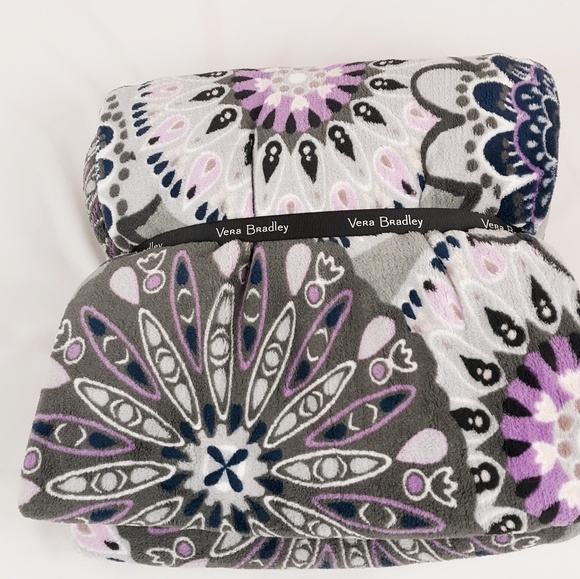 NWT Vera Bradley Blanket Throw in Mimosa Medallion - Picture 3 of 3